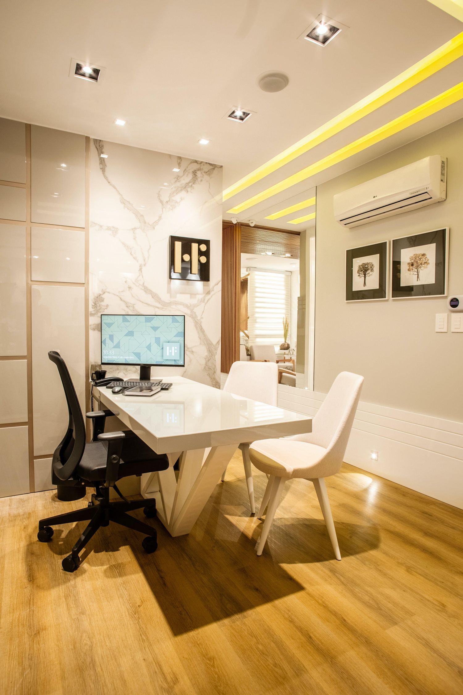 office-vert-2.jpg